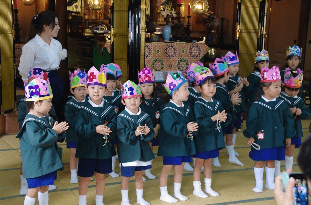 幼稚園　お寺　本堂